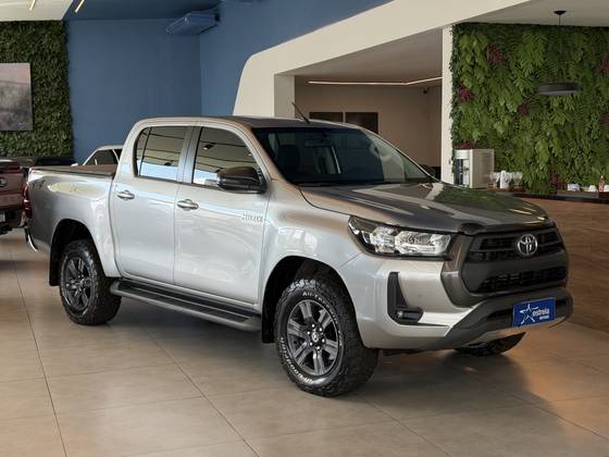 TOYOTA HILUX 2.8 D-4D TURBO DIESEL CD SR 4X4 AUTOMÁTICO